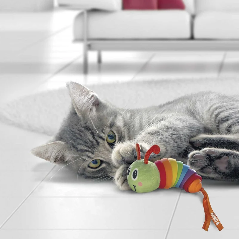 Katzenspielzeug KONG® Bat-A-Bout Clackz Raupe