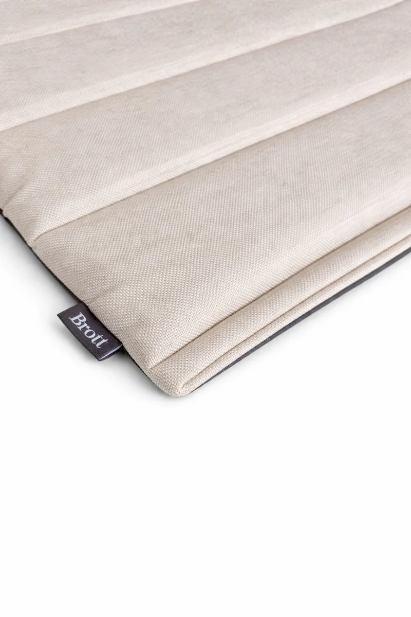 CREAM ROLL BED