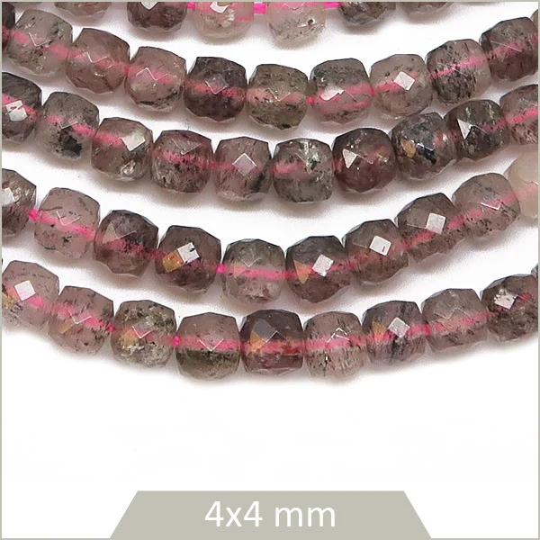 Env. 90 perles cubes facettées en Quartz fraise, 4x4 mm env.