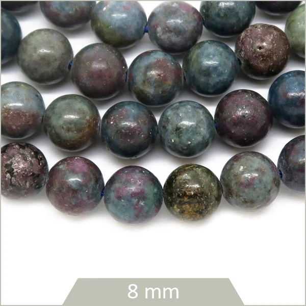 Env. 45 perles en Rubis Saphir rare, 8 mm