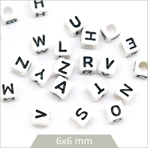 Env. 160 perles cubes alphabet blanches et noires