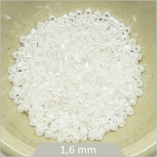 5 g de perles Miyuki Delica 11/0, DB0201 blanches
