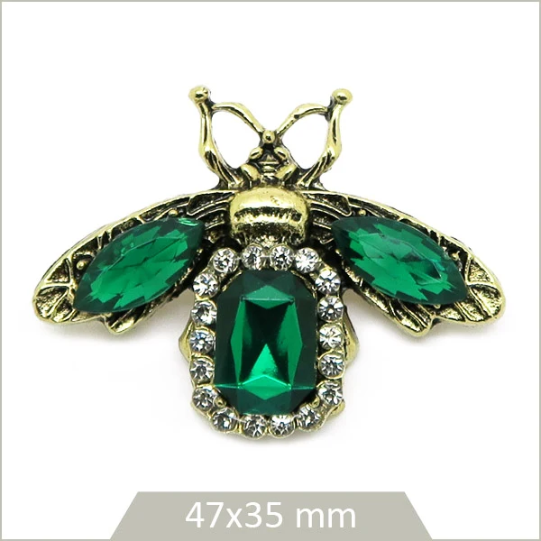 1 broche scarabée alliage doré, cristaux émeraude