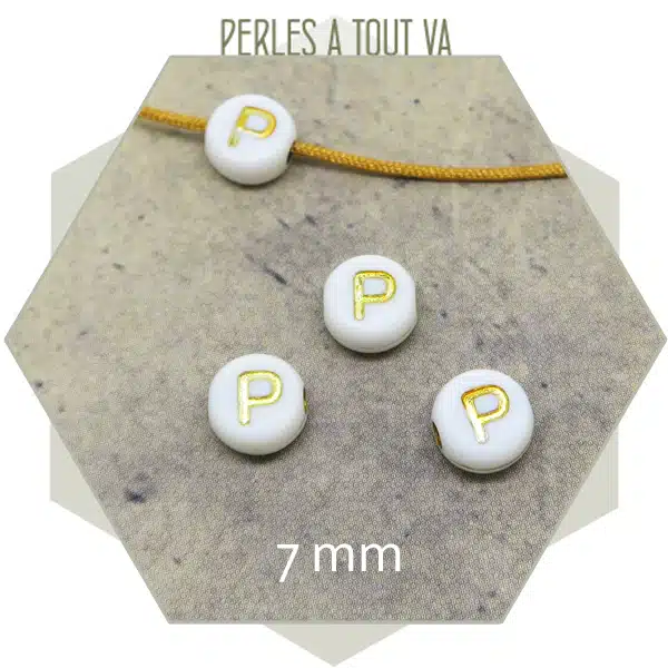 7g de perles lettre P, blanches et or (50 perles env.)