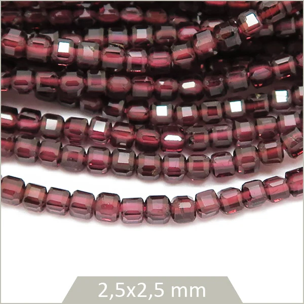 Env. 160 perles cubes facettées en Grenat, 2,5x2,5 mm