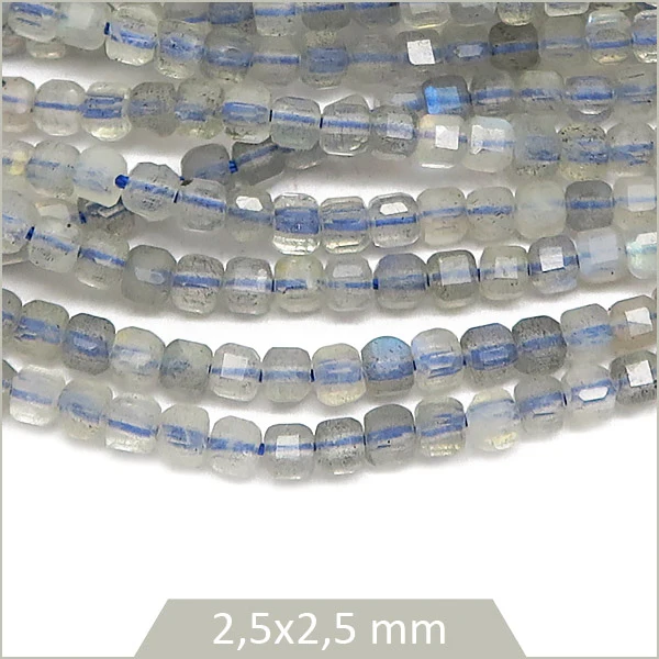 Env. 160 perles cubes facettées en Labradorite, 2,5x2,5 mm