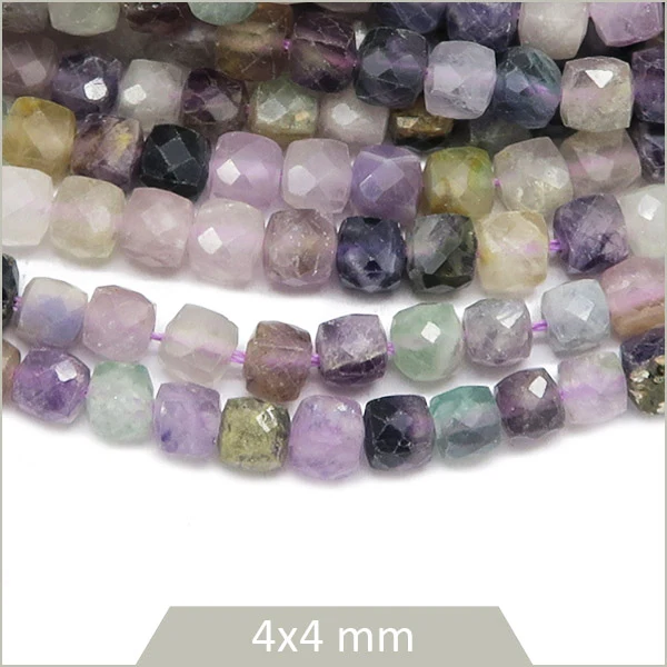 Env. 90 perles cubes facettées en Fluorite, 4x4 mm env.