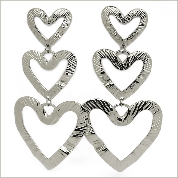 1 paire de boucles d'oreilles trio de coeurs en acier inoxydable