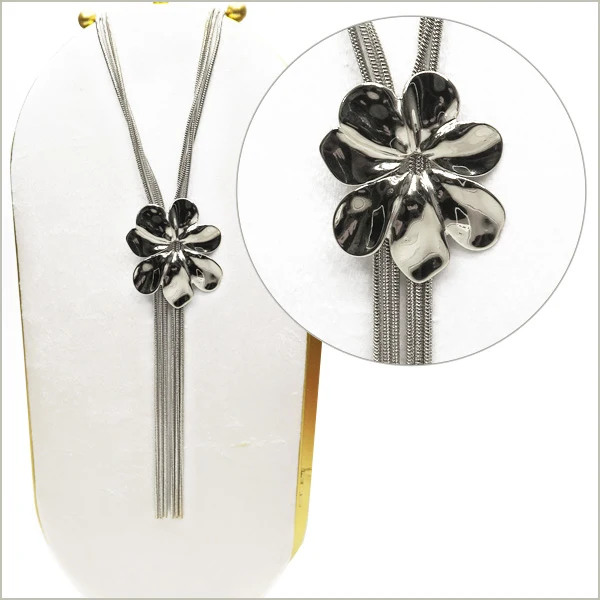 1 sautoir fleur en acier inoxydable 35 cm