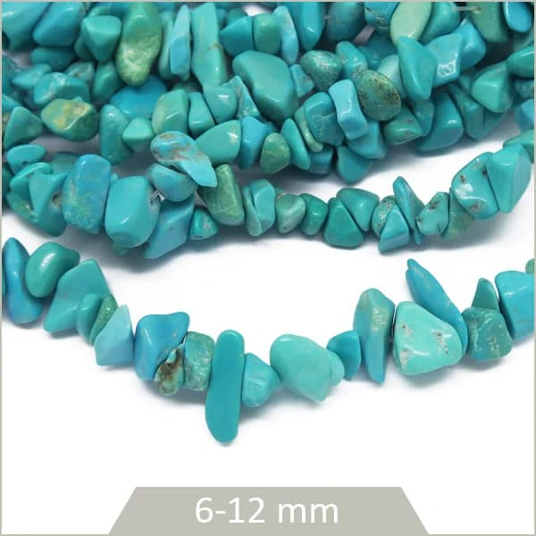 Env. 40 cm de perles chips en Howlite teintée turquoise