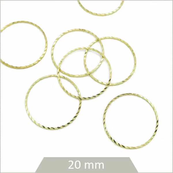 20 anneaux ronds fermés effet gaufré 20 mm en laiton brut
