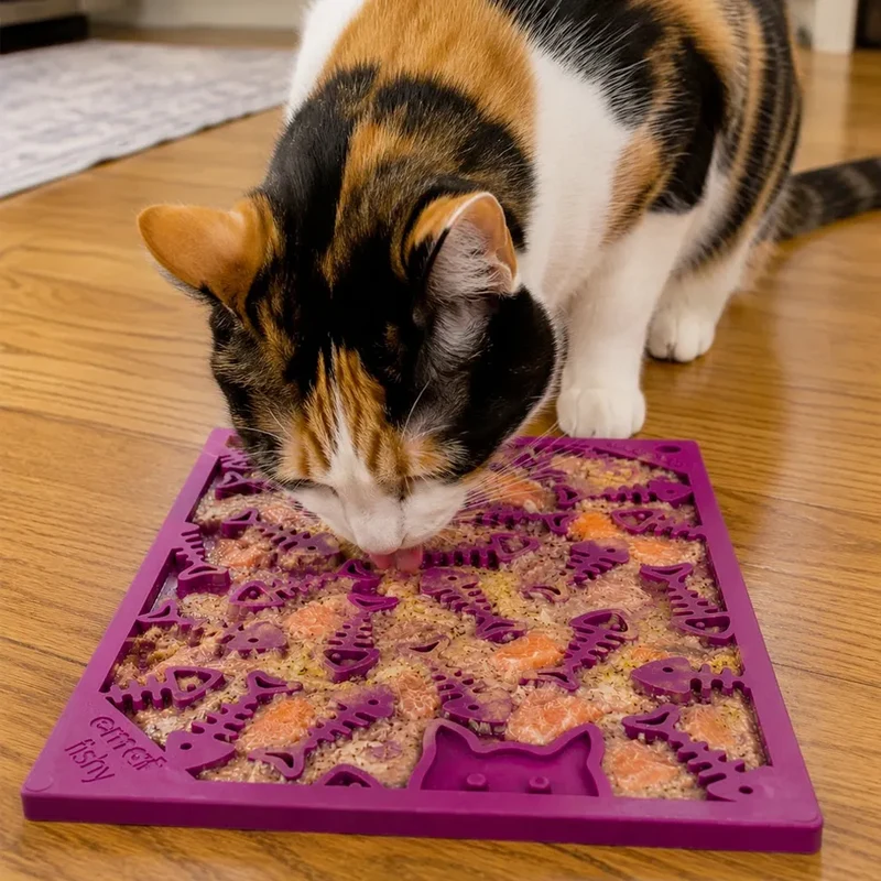 Tapis de léchage Fishy – eMat mini pour chien et chat – Sodapup®