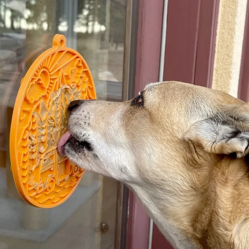 Tapis de léchage Van de Camping – eMat à ventouses pour chien – Sodapup®