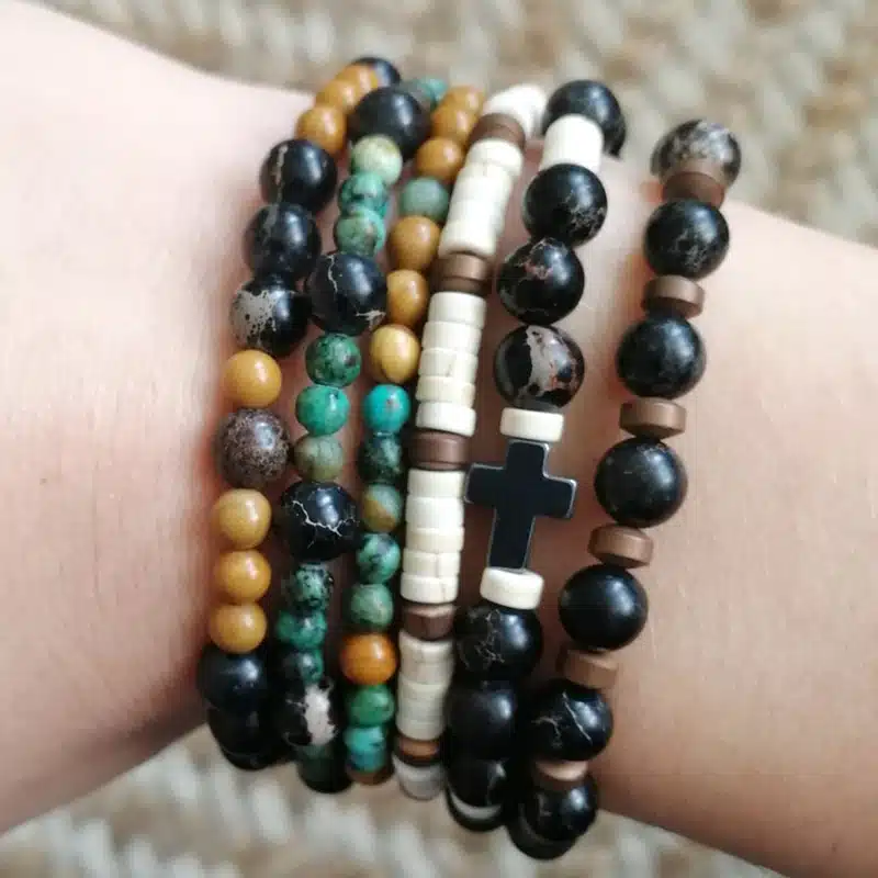 8 petites perles croix en Howlite teintée noire