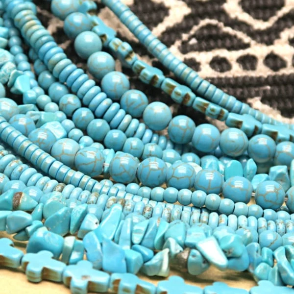 8 petites perles croix en Howlite teintée turquoise