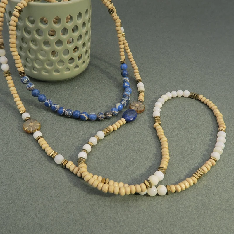 Env. 60 perles rondes Régalite teintée bleu 6 mm
