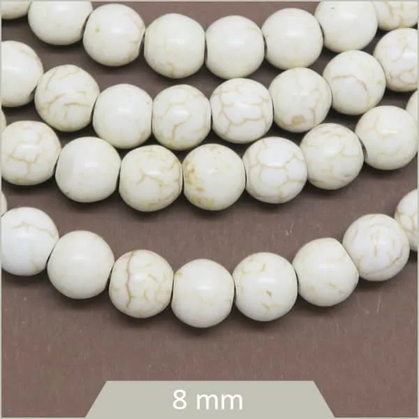 Env. 46 perles rondes en Howlite teintée crème, 8 mm