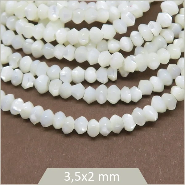 Env. 145 perles soucoupe en coquillage blanc nacré