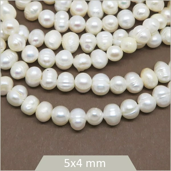 Env. 70 perles d'eau douce 5x4 mm environ