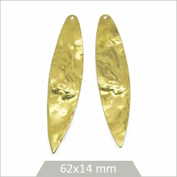 6 longues breloques feuilles martelées en laiton brut
