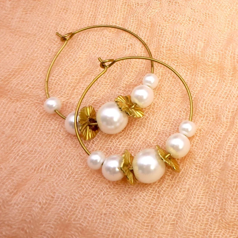 Env. 69 perles de verre nacrées blanc 6 mm