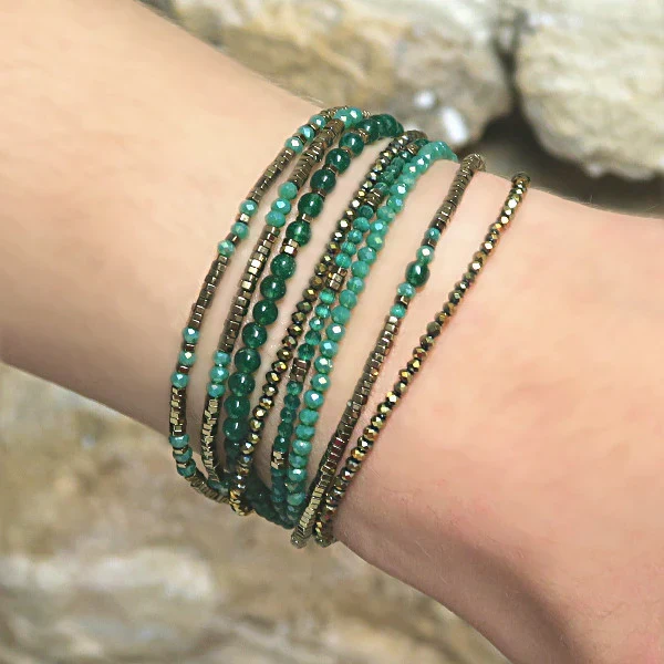 Env. 115 perles de Jade teinté 3 mm, vert émeraude