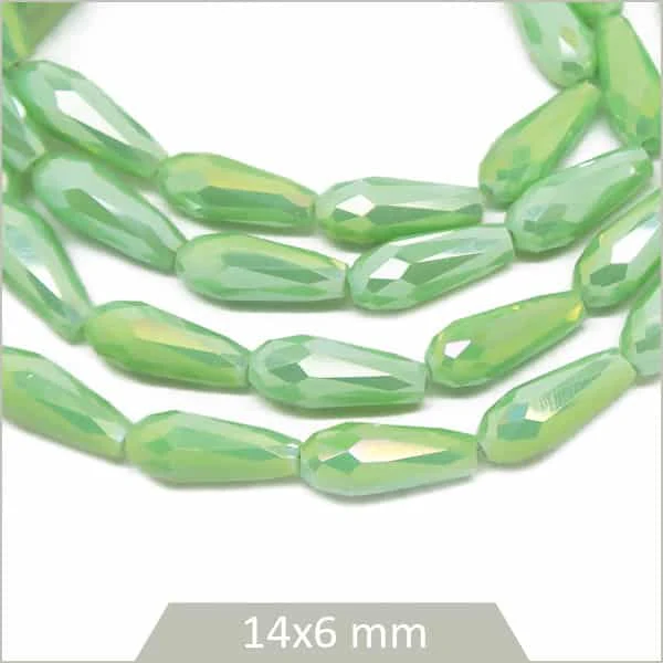 Env. 16 perles longues gouttes en verre à facettes, vert d'eau