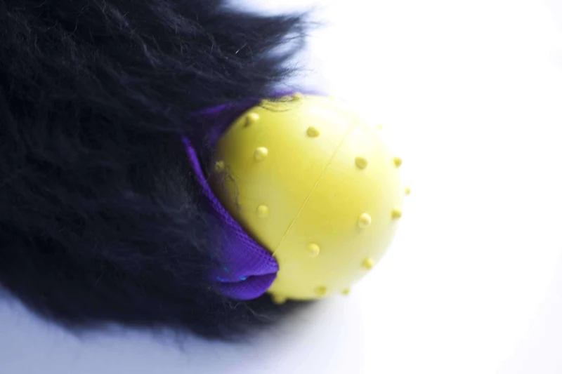 TUG E NUFF Jouet Pocket Bungee en fourrure de mouton avec balle