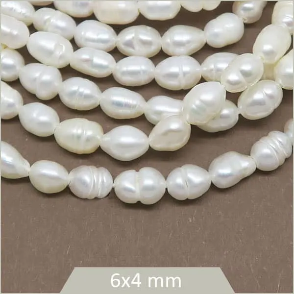 Env. 80 perles d'eau douce ovales 3x5 mm environ