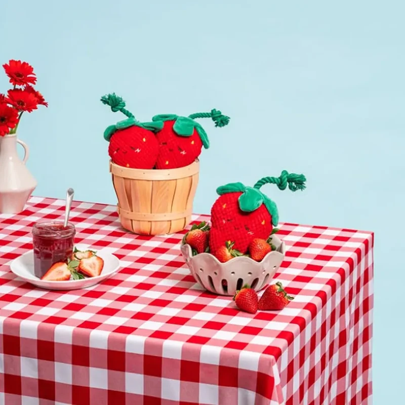 Crinkle Crops Fraise – Peluche pour chien Zippy Paws