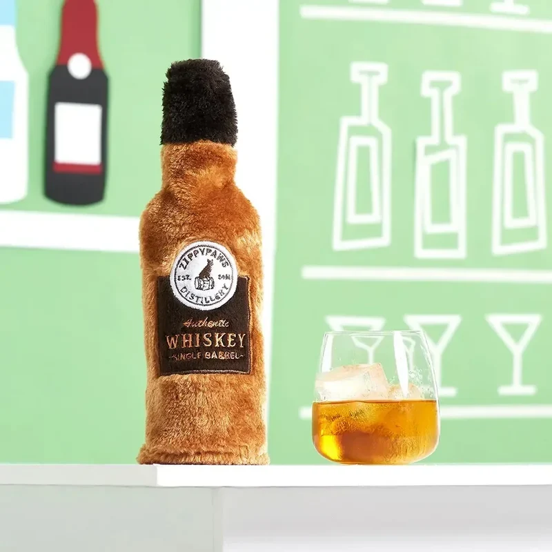 Peluche Whisky pour chien 🥃 – Happy Hour Crusherz – ZippyPaws