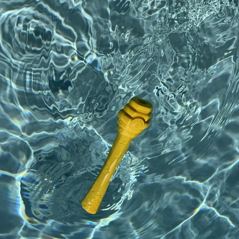 Hive Fetch Stick – Bâton à lancer et à remplir – Jouet flottant pour chiens