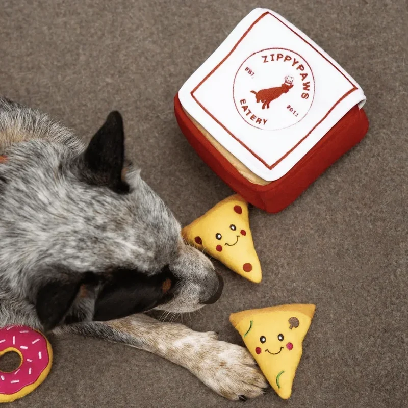 Peluche de flair Pizza Box 🍕 - Jouet d'occupation pour chien – ZippyPaws® Burrow™