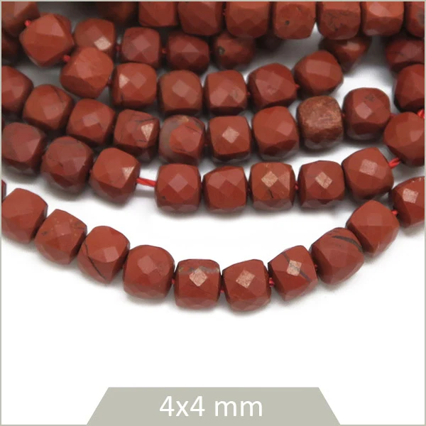 Env. 90 perles cubes facettées en Jaspe rouge, 4x4 mm env.
