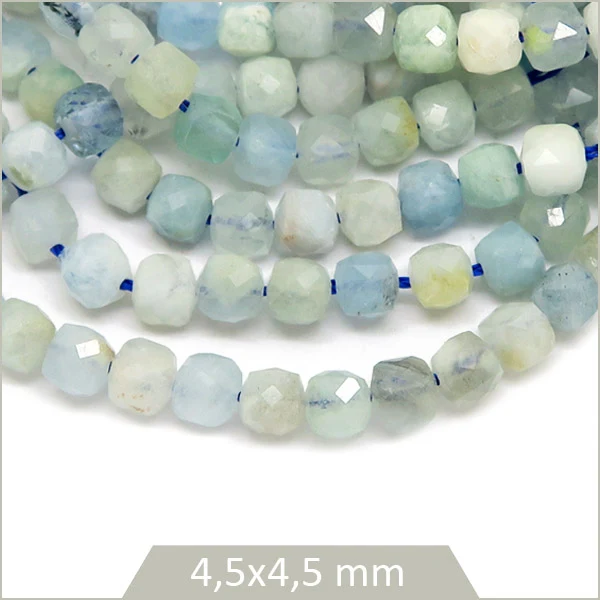 Env. 90 perles cubes facettées en Aigue-Marine, 4x4 mm env.