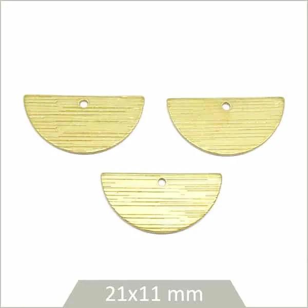 6 petites breloques demi-cercle laiton brut, texture horizontale