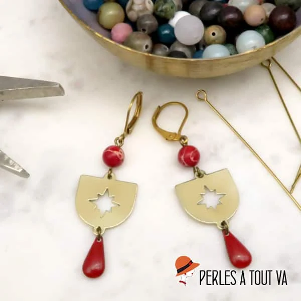 6 sequins petites gouttes effet émaillé rouges